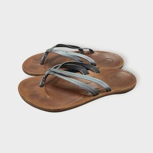 OluKai U'i Womens Silver Strap Leather Flip Flop Sandals Double Strap Sz 7